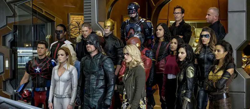 crisis on infinite earths arrowverse crossover photo